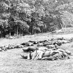 Dead Confederate soldiers at Gettysburg.