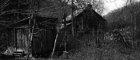 Log cabin on Deadmare Branch, Photograph by James B. Goode, 1988. Source: Appalachian Center, Southeast Community College (University of Kentucky). Used with permission.