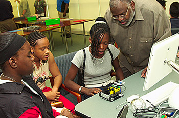 Summer Youth Technology Institute Prepares Urban Youth for Tech Valley.