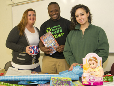 UAlbany students wrap holiday gifts.