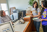 Students Approach Help Desk at UAlbany Libraries