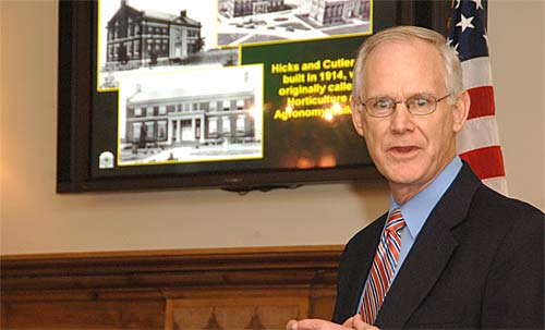 Presentation by SUNY Farmingdale Provost W. Hubert Keen