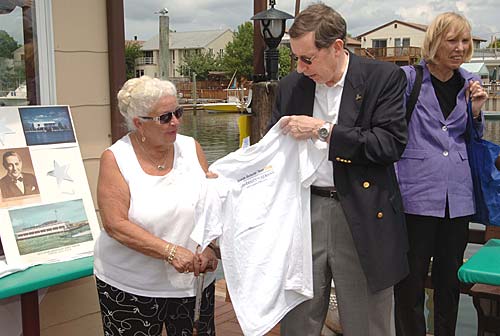 President Hall and Owner of Otto&rsquo;s Restaurant