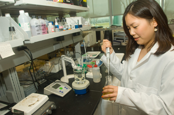 UAlbany sophomore Hyojung Seo learns research skills.