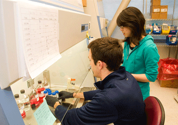 UAlbany Students Conduct Experiments at the Cancer Research Center
