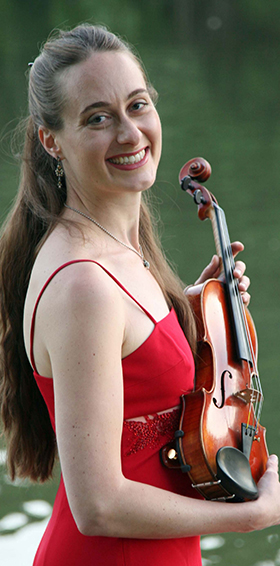 Violinist Claudia Schaer