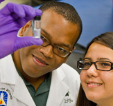 UPRM students Manuel F. Rosario-Alomar and Tatiana Quiñones-Ruiz 