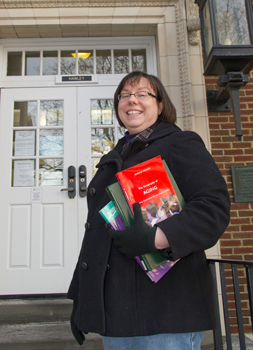 UAlbany librarian and volunteer Elaine Bergman
