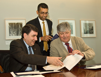Sanjay Goel, President George Philip and Moscow St. IT Director Vladamir Sokolov sign an agreement on collaboration