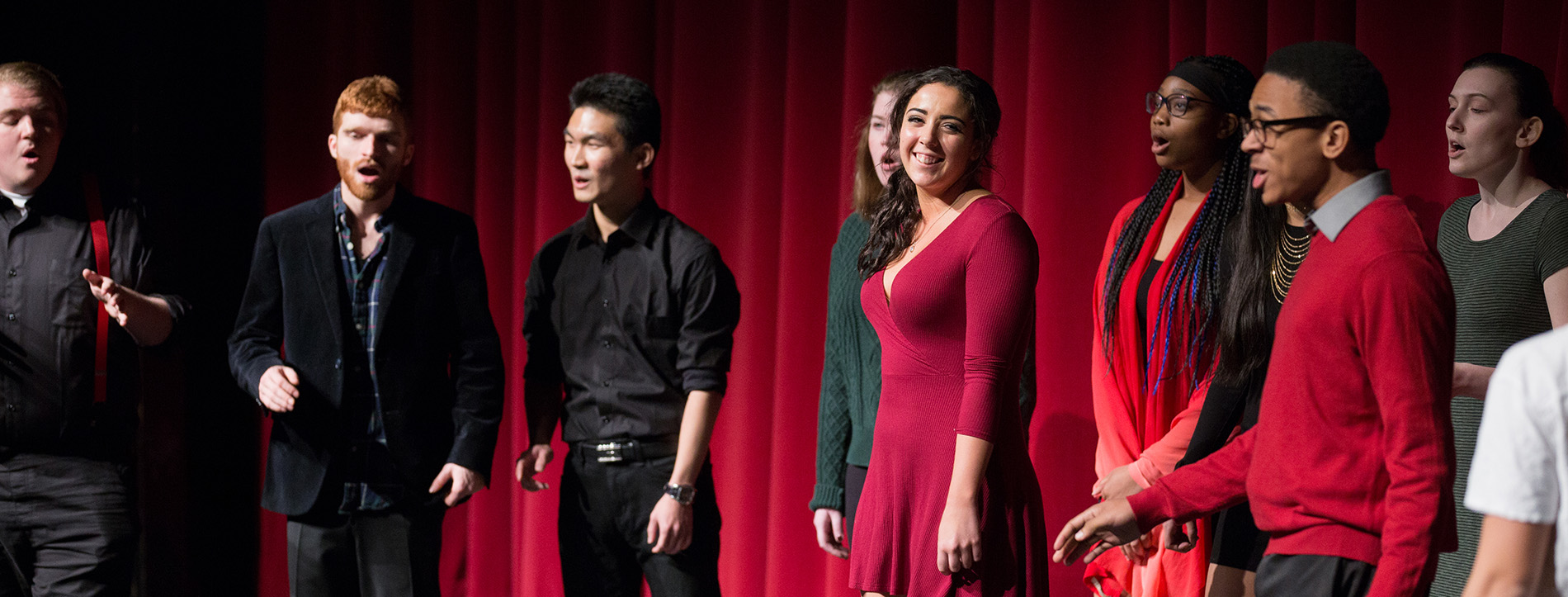 Students lined up on stage singing in the UAlbany 2017 holiday concert.
