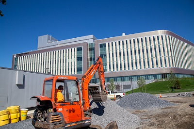 Photo of construction work happening outside of the ETEC building.