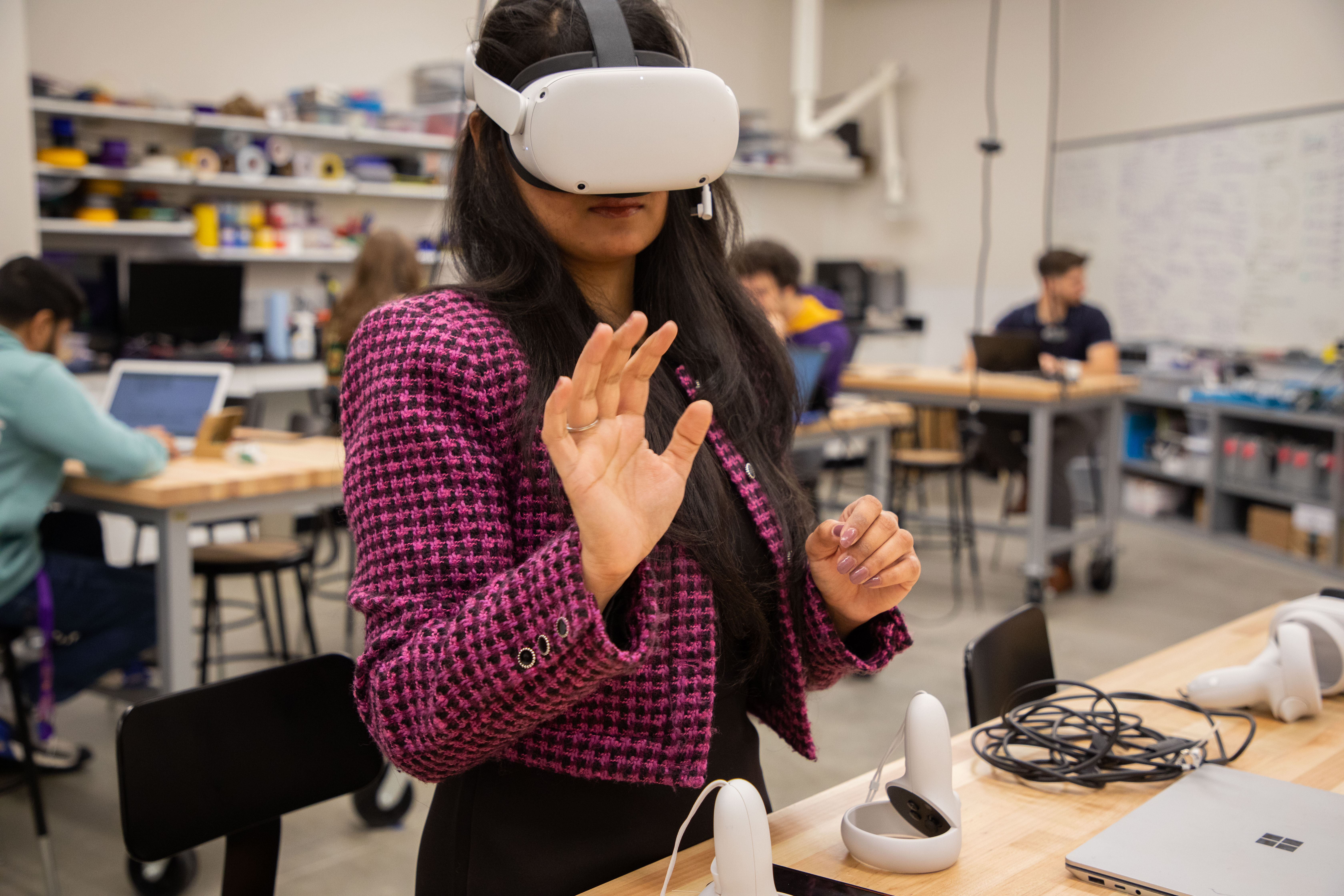 Vasuda Trehan interacts with a VR headset at the CEHC Makerspace.