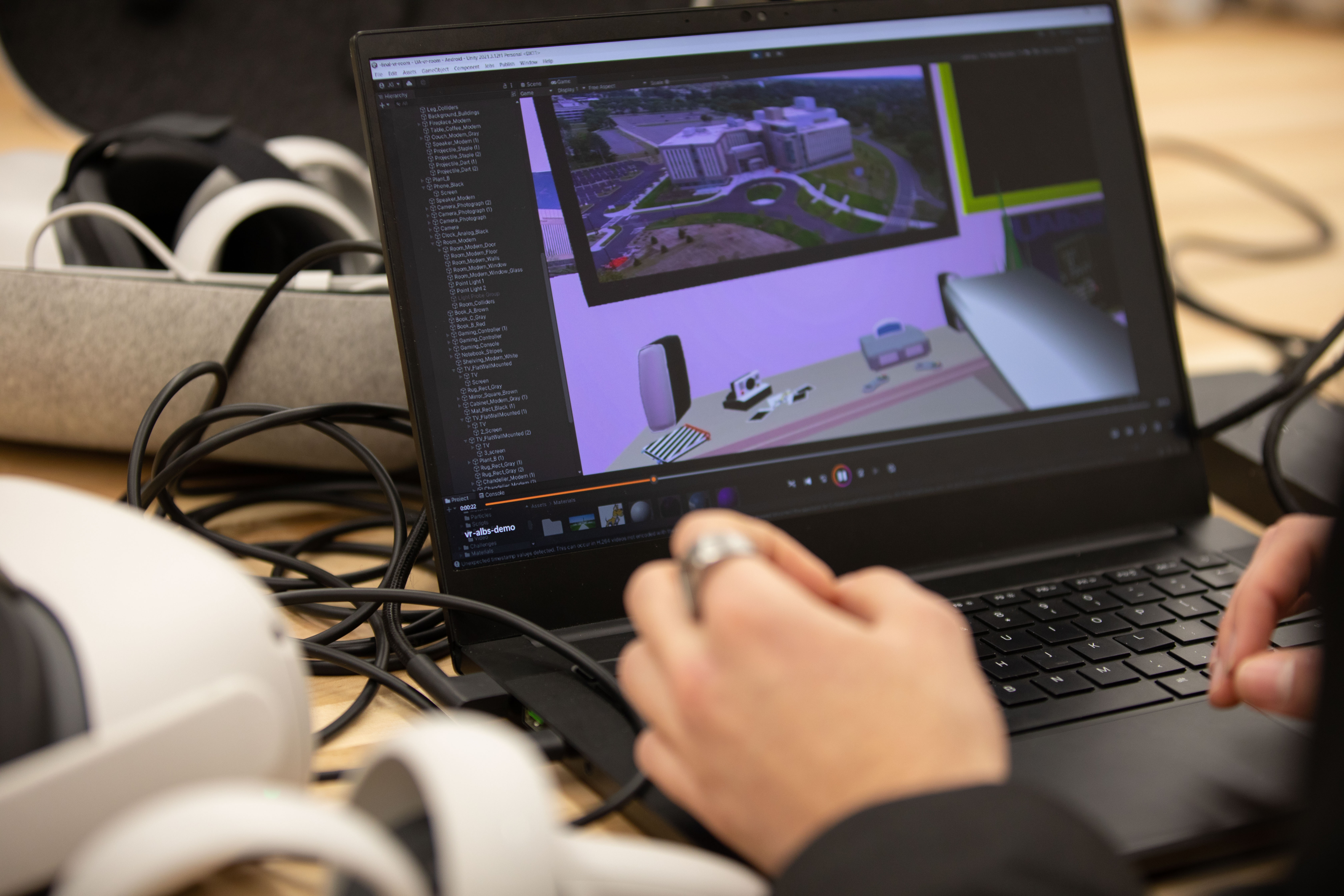 A laptop at the CEHC Makerspace displays ETEC in virtual reality.