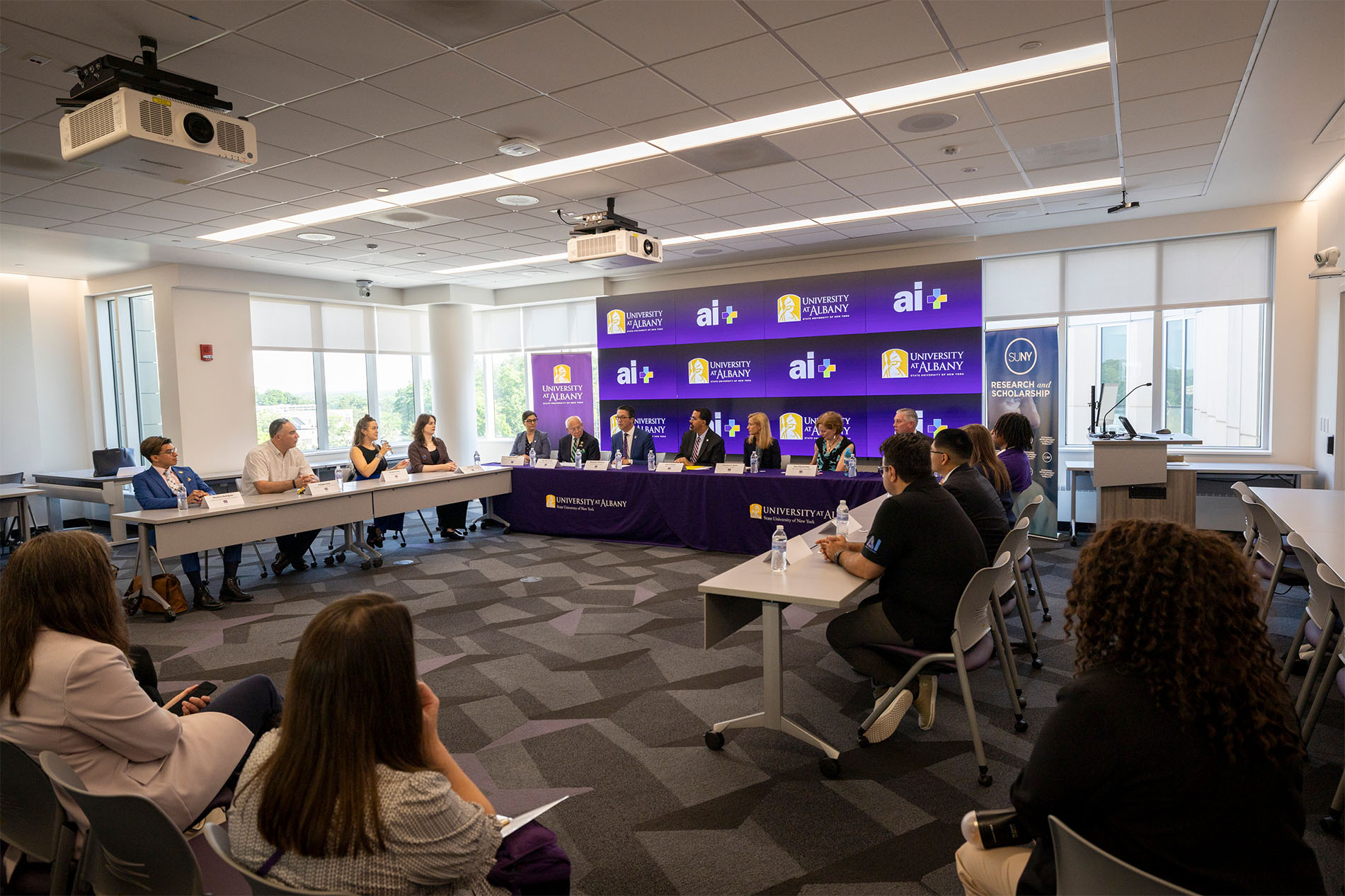 Chancellor King hosts a roundtable discussion with UASRP students at the ETEC Map Room.
