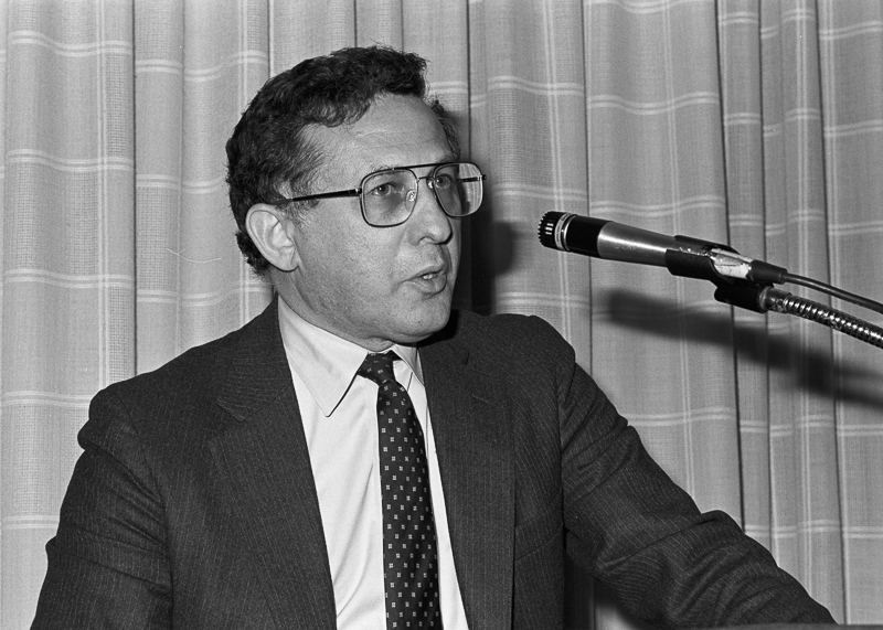 A portrait of David Axelrod