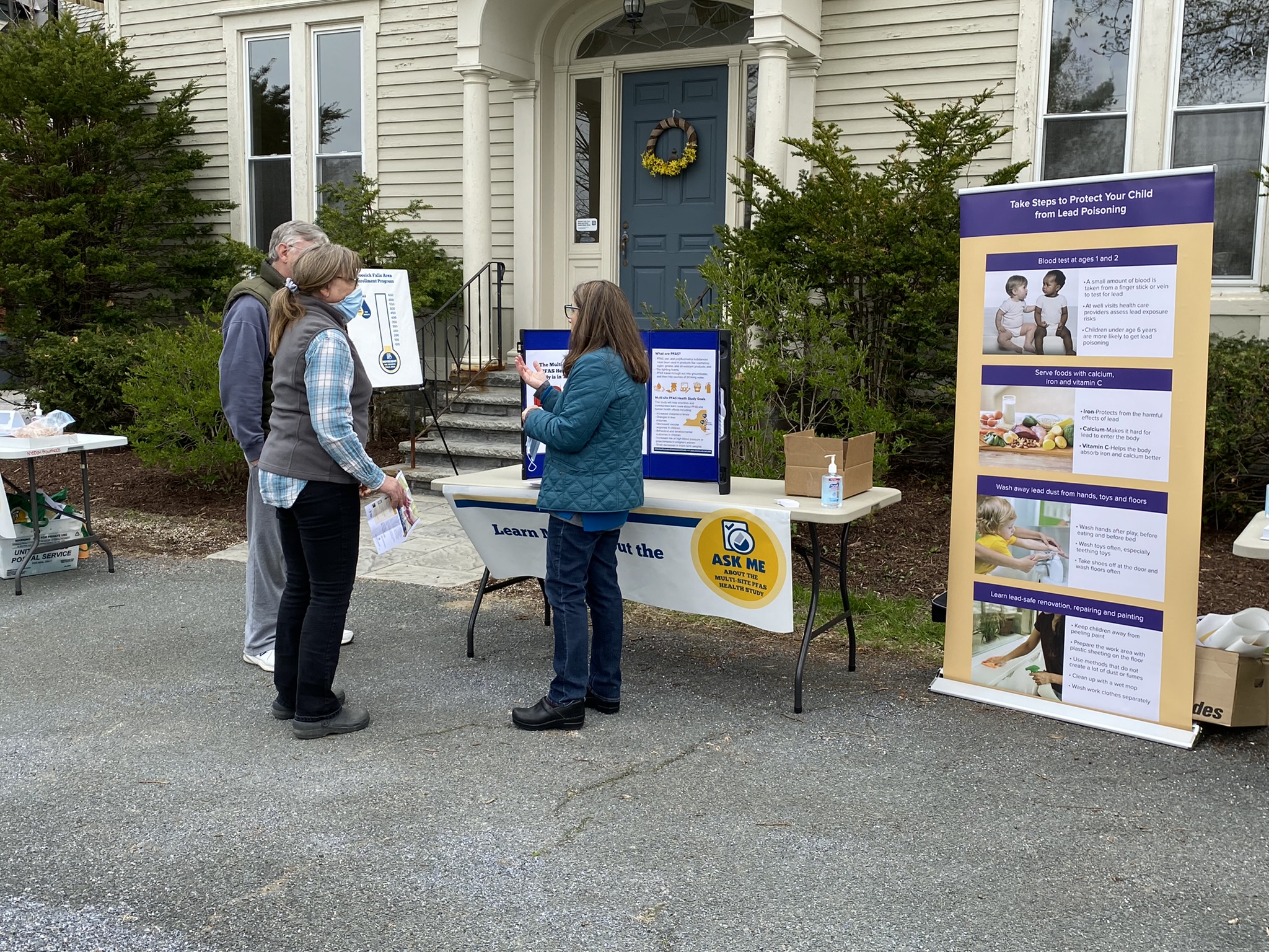Researcher Erin Bell, discusses study with local residents outside of Hoosick Falls clinic. 