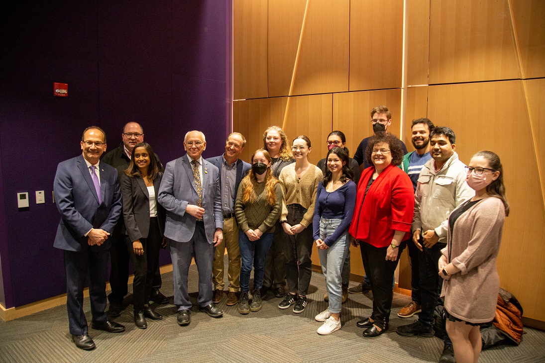 President Rodríguez, Congressman Tonko and College of Arts and Sciences Dean Jeanette Altarriba stand with members of The RNA Institute research team inside ETEC.