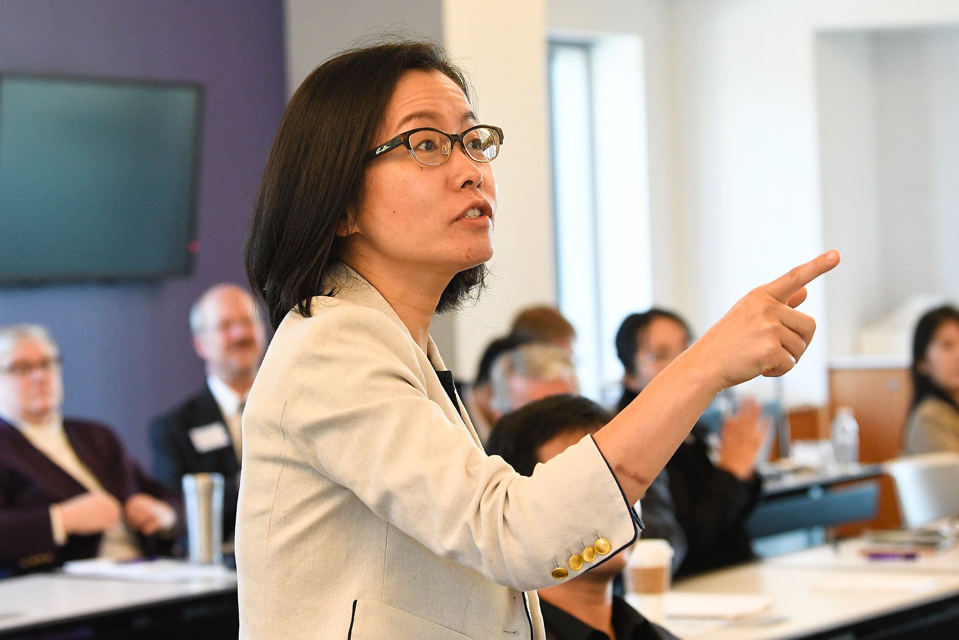 Prof Na Dai speaks at finance symposium