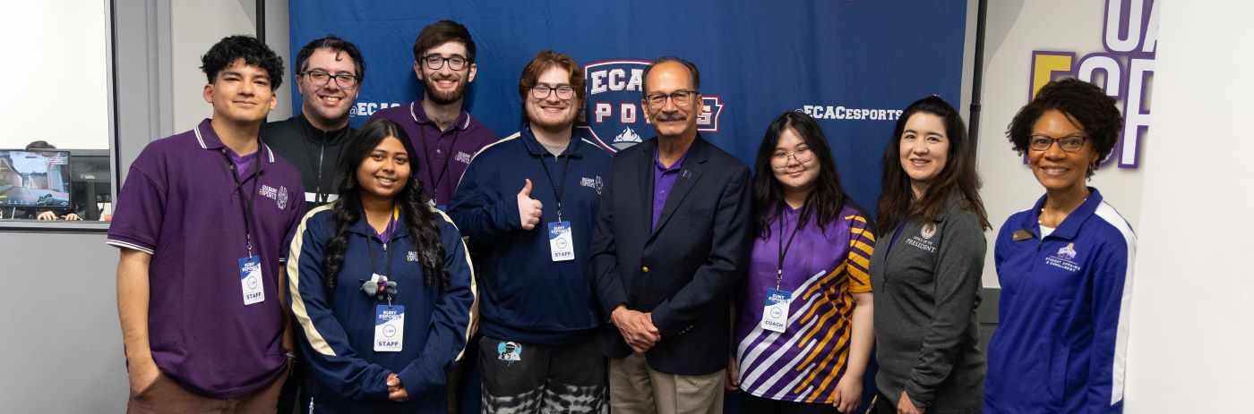 Esports group photo with UAlbany President Havidán Rodríguez.