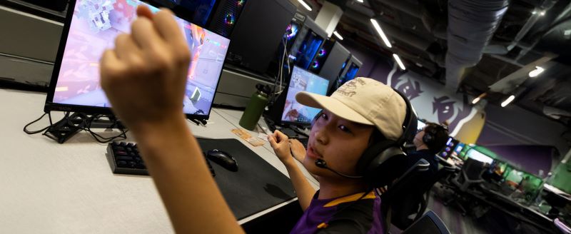 UAlbany student playing on the state of the art Esports equipment.