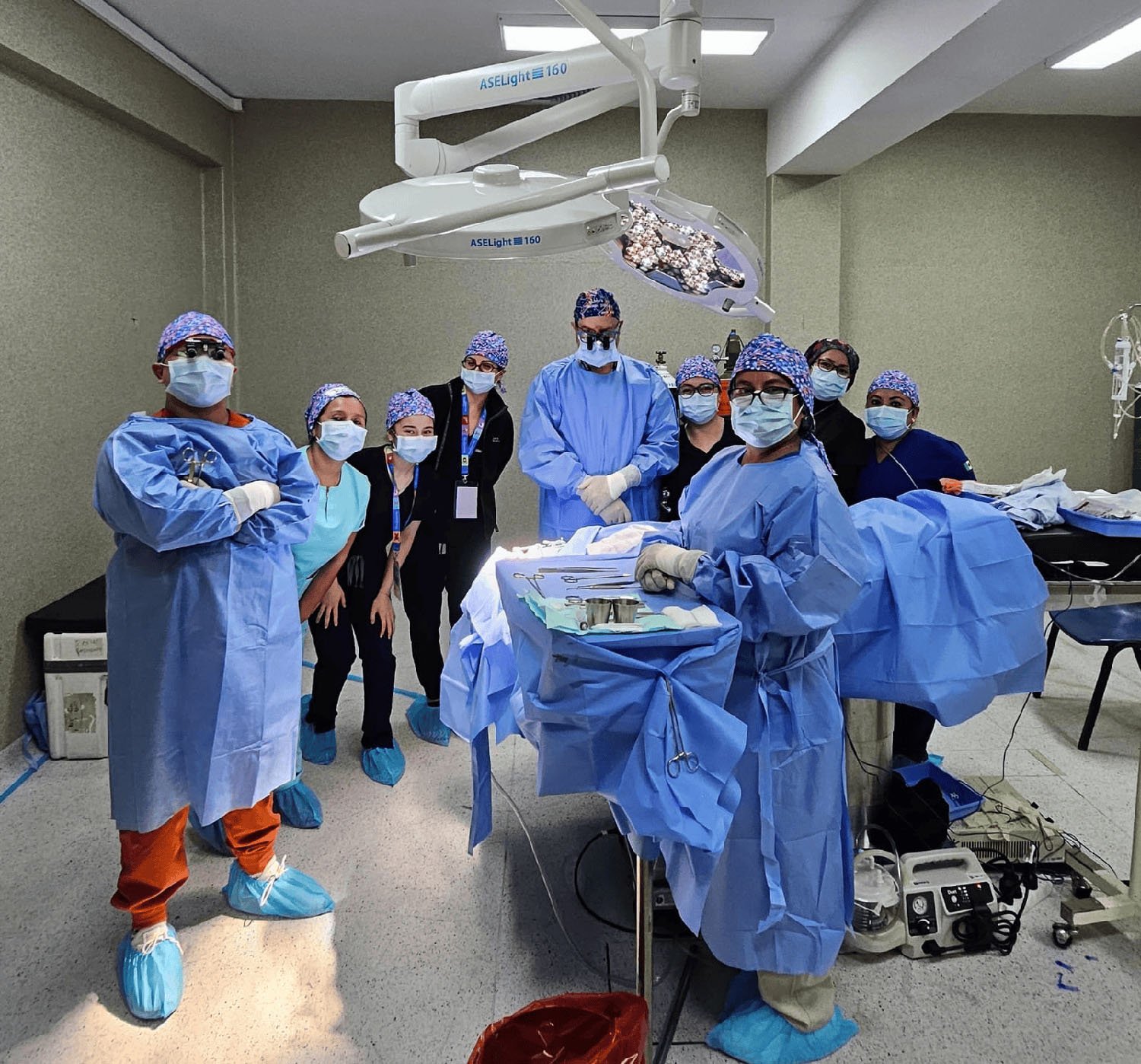 Gabriella Hinostroza stands with doctors in an operating room.