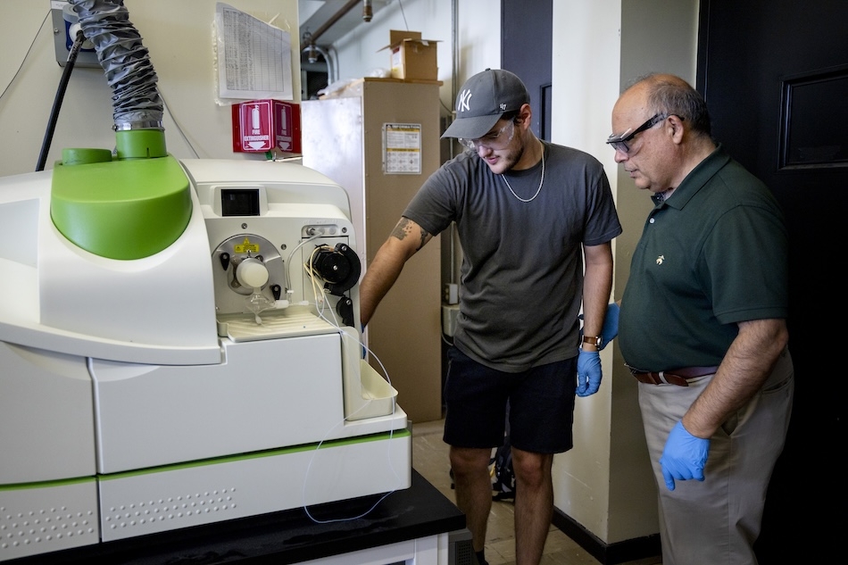 People in safety glasses gather in a laboratory for a training on energy storage technologies