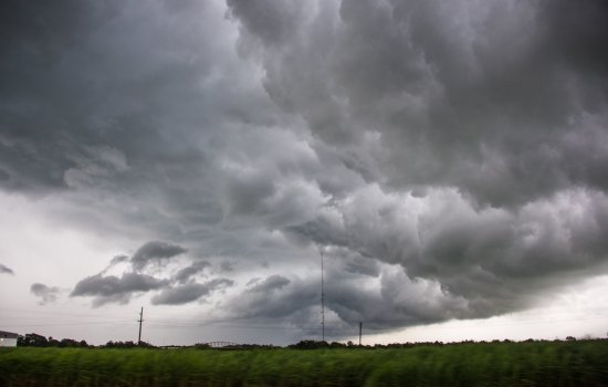 Photo of dark clouds with potential to form a tornado.