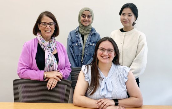 Lori Peppe Trezza meets with UAlbany students Shaima Hussaini, Seoyeon Choi and Amanda Berryman. 