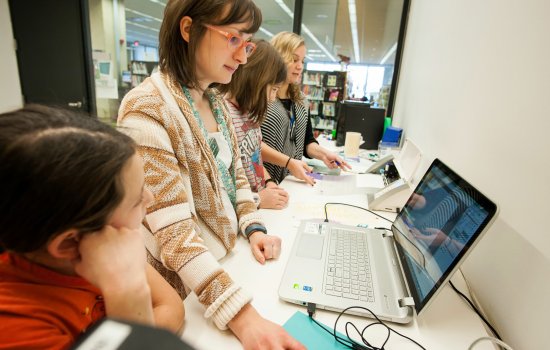 Experiential Learning Librarian Amy Holcomb leading a 2D Printing Boot Camp in the BOOMbox (photo by Skokie Public Library used by permission).