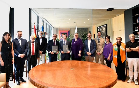 Leaders from UAlbany and UPV at signing of agreement 