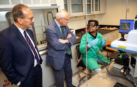 President Rodriguez and Congressman Tonko view a demo of the Lednev lab's screening tool, led by UAlbany PhD student Bhavik Vyas.