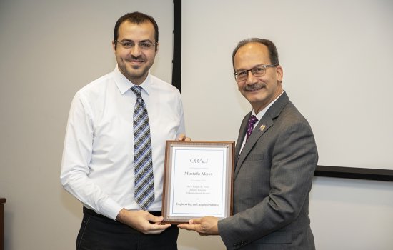 Mustafa Aksoy and Havidán Rodríguez holding certificate