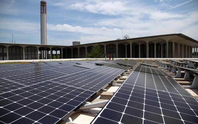 An array of 90 LG 350-watt solar panels powers the Campus Center West addition.
