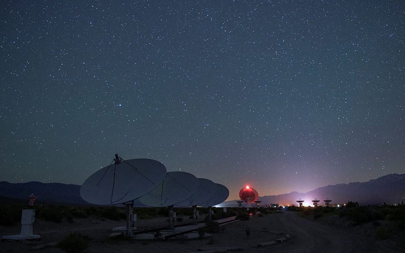 Owens Valley Radio Observatory at night