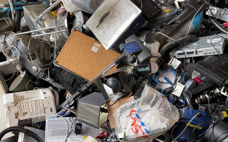 a pile of discarede lams, wires, computer parts and other electric and electronic devises