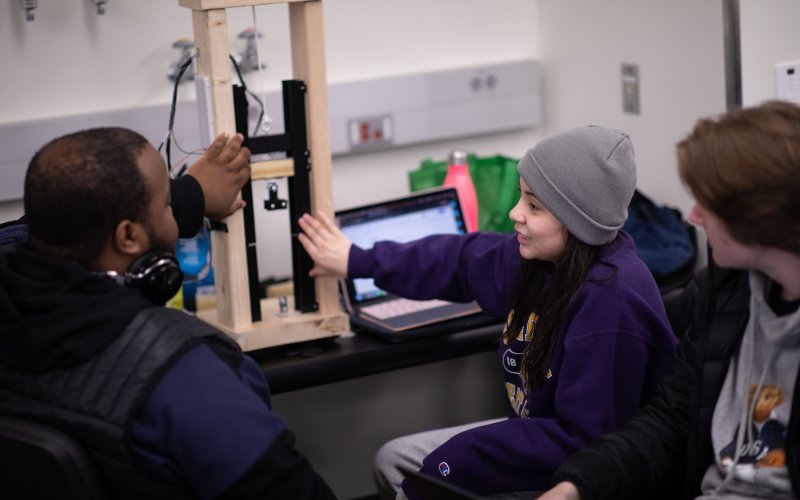 Electrical and Computer Engineering students Mariya Peregrina and Maduabuchi Okolo work on their tensiometer.
