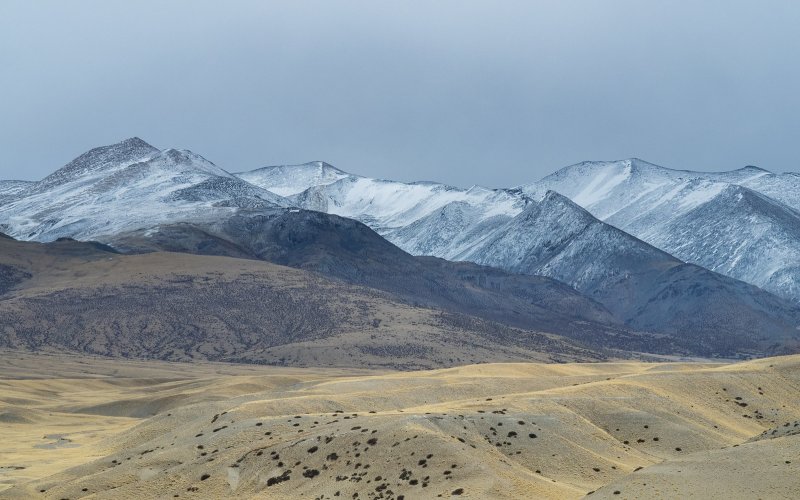 A landscape view of the the Tibetan Plateau.