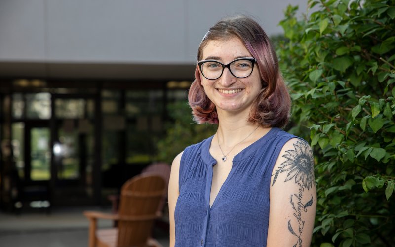 A portrait of Taylor Manzelli.