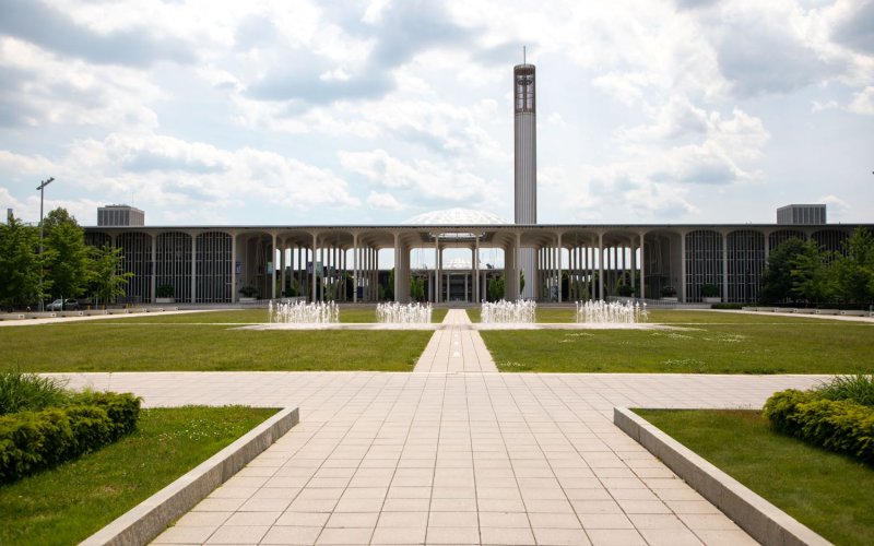 Photo of the fountain on Entry Plaza