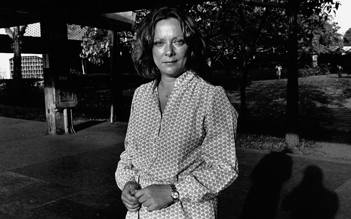 A portrait of Venezuelan poet and writer Hanni Ossott on the campus of Central Venezuela