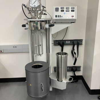 Parr Floor Stand Pressure Reactor.