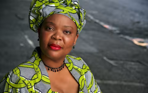 11x17_Leymah Gbowee 300DPI_ Michael Angelo for Wonderland high resolution face forward