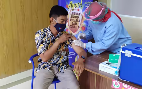 A man receives a COVID-19 shot at vaccination clinic in Indonesia. (Photo by Fadil Fauzi/unsplash.com)