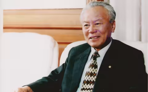 Dr. Seung Park