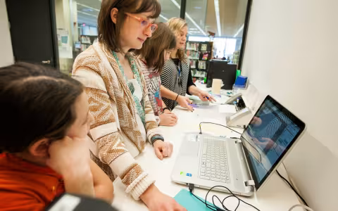 Experiential Learning Librarian Amy Holcomb leading a 2D Printing Boot Camp in the BOOMbox (photo by Skokie Public Library used by permission).