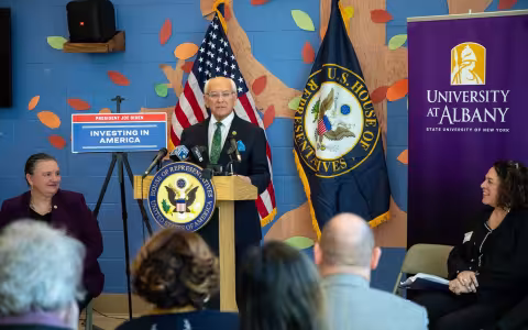 Congressman Tonko speaks at the Giffen Memorial Elementary School.