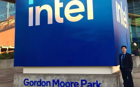 UAlbany PhD Student Justin Nhan recently returned from a visit to Intel in September, where he presented his research at a conference.