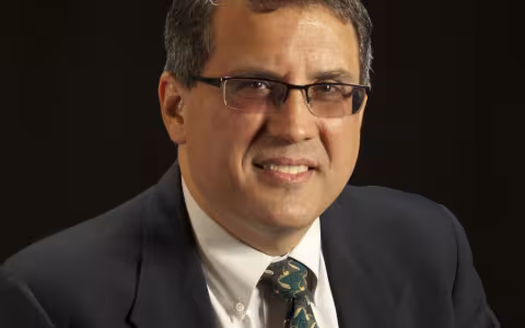 Dr. Gilbert Valverde
