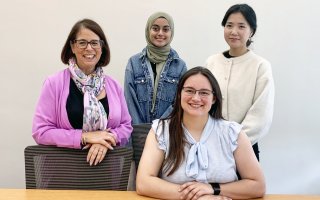 Lori Peppe Trezza meets with UAlbany students Shaima Hussaini, Seoyeon Choi and Amanda Berryman. 