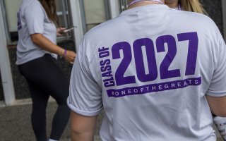 The back of a student wearing a silver UAlbany Class of 2027 shirt.